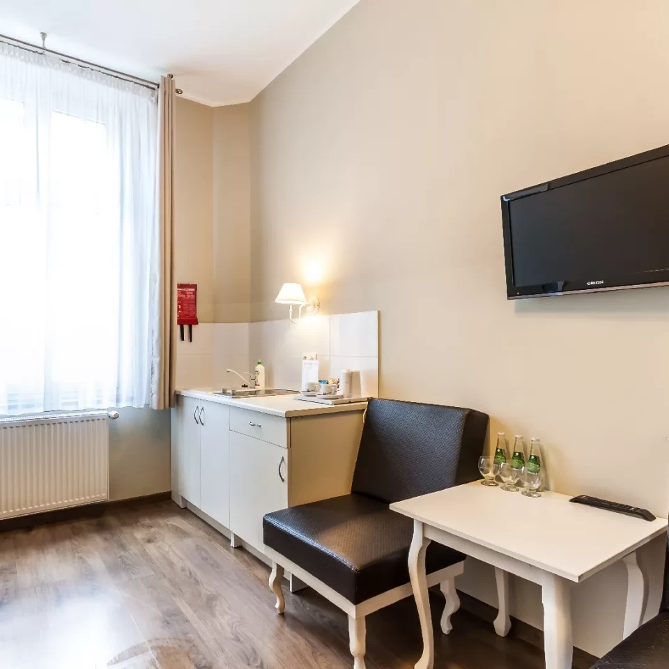 kitchenette-triple-room