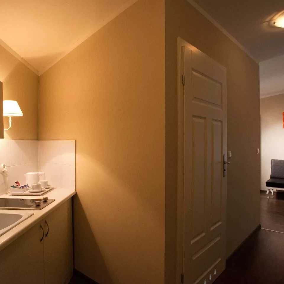 triple-kitchenette-leone